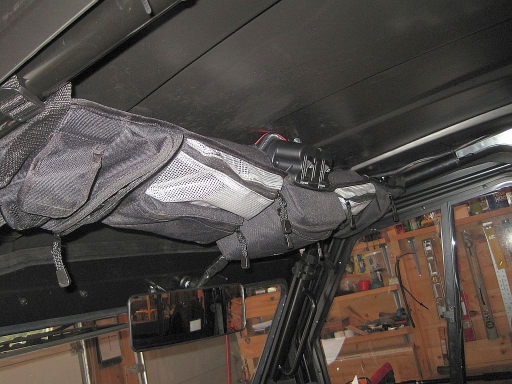 Big Sky Gun Rack Model SBR2GUTV & 2014 825i Gator